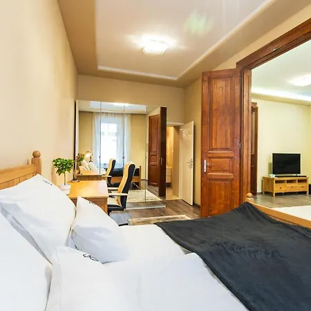Vibrant And Spacious Downtown Budapest Flat Exterior photo