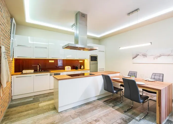 Vibrant And Spacious Downtown Budapest Flat