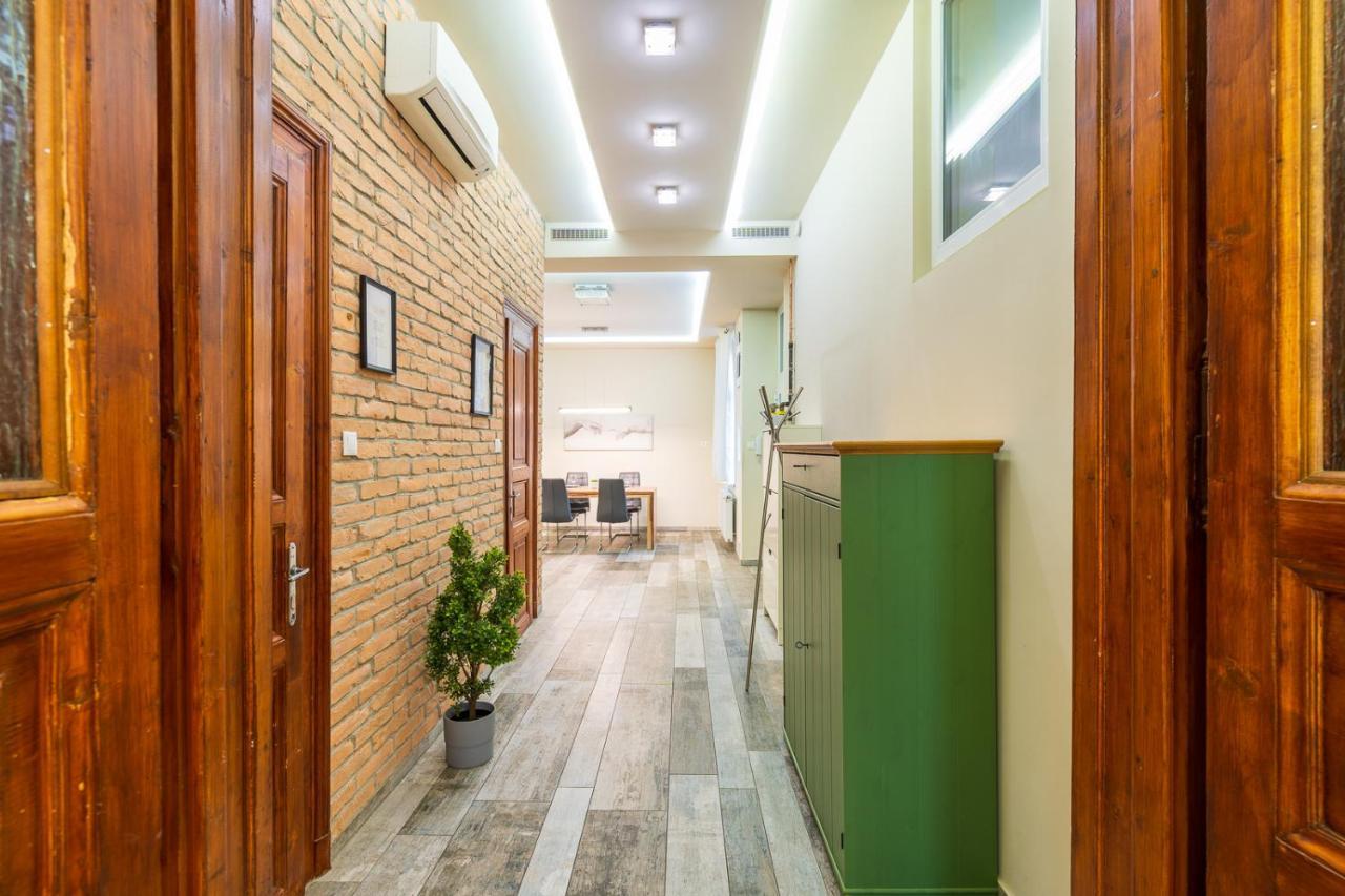 Vibrant And Spacious Downtown Flat Апартаменты