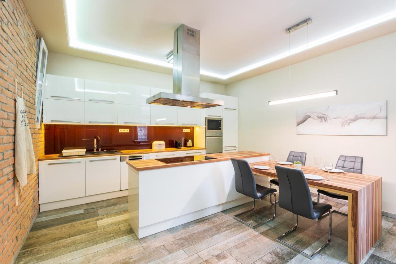 Vibrant And Spacious Downtown Flat * Будапешт